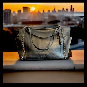 ❌❌SOLD❌❌Coach Park Leather Pyramid Stud Carrie Tote Black EUC 🤩